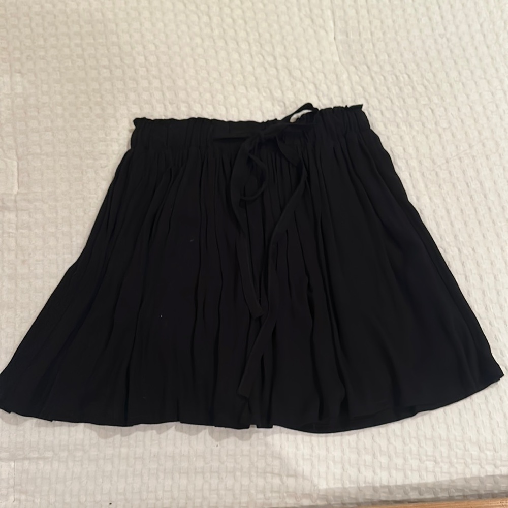 Aqua black, pleated short skirt. Size medium.